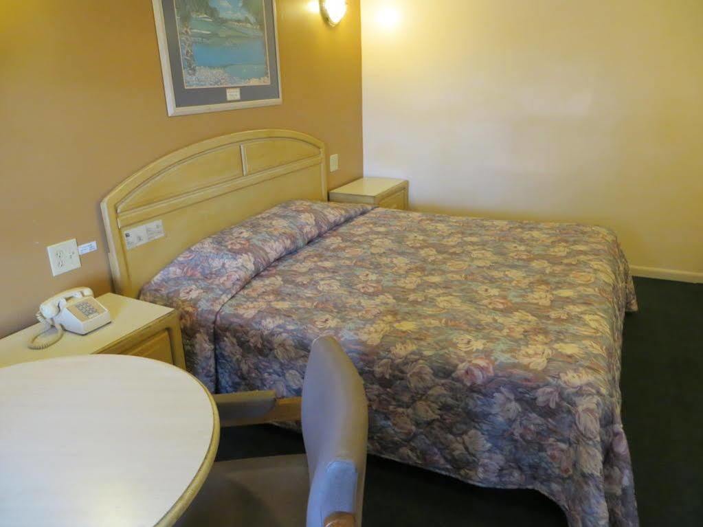 سيبرينغ Budget Inn المظهر الخارجي الصورة